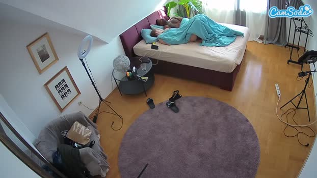 voyeurcam-julmodels-whitebed-4