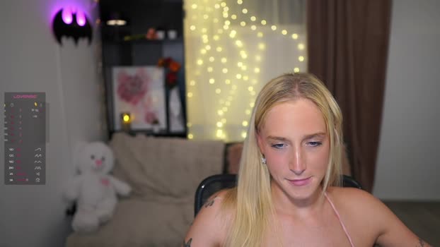 nicolette__shea_  27-11-2023