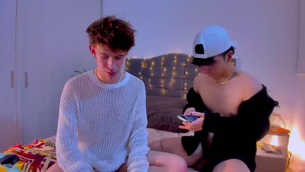 2gays_1straight Chaturbate 18-04-2024 Males
