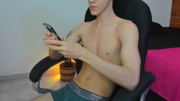 michael_twink18 Chaturbate 11-08-2024 Males