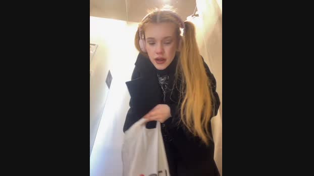 Honey___Hot StripChat Female 31-01-2025