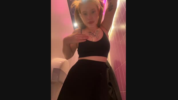 Honey___Hot StripChat Female 31-01-2025