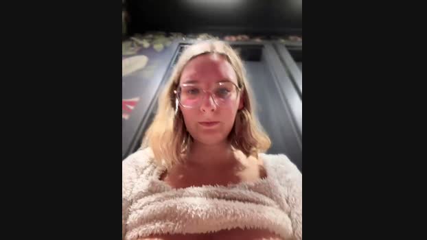 The_Snowwhitee StripChat Female 01-03-2025