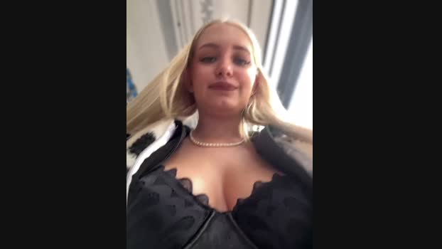 Milkyy_wway StripChat Female 03-03-2025