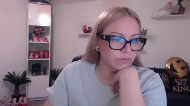 SunnyLuxe MyFreeCams Female 02-03-2025