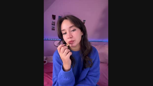 QuietNicole StripChat Female 04-03-2025