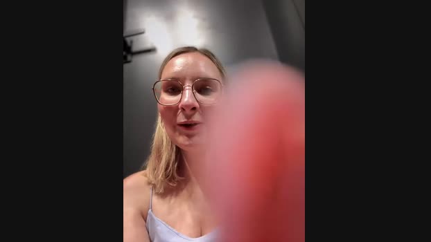 The_Snowwhitee StripChat Female 06-03-2025