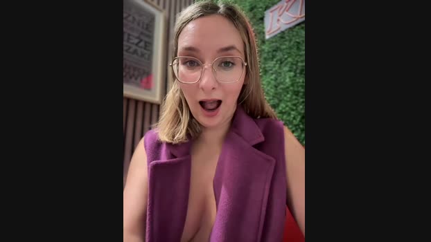 The_Snowwhitee StripChat Female 06-03-2025