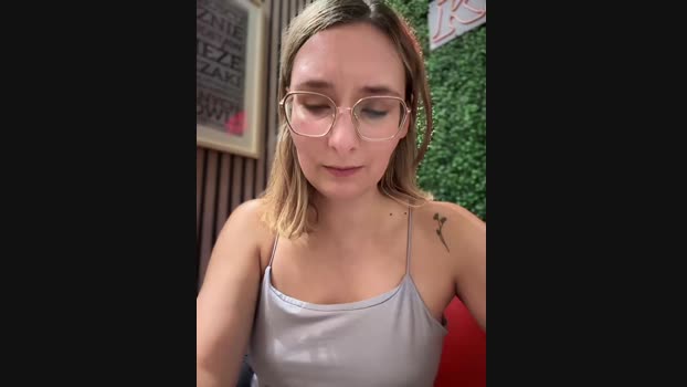 The_Snowwhitee StripChat Female 06-03-2025