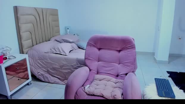 Naomi2life MyFreeCams Female 09-03-2025
