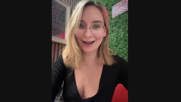 The_Snowwhitee StripChat Female 10-03-2025
