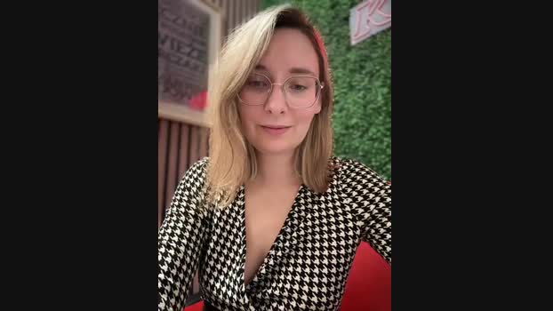 The_Snowwhitee StripChat Female 17-03-2025