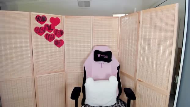 MightyEmelia MyFreeCams Female 06-04-2025
