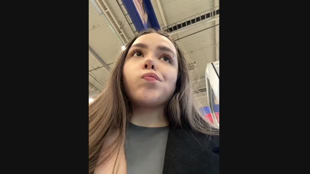 pantyless StripChat Female 09-04-2025