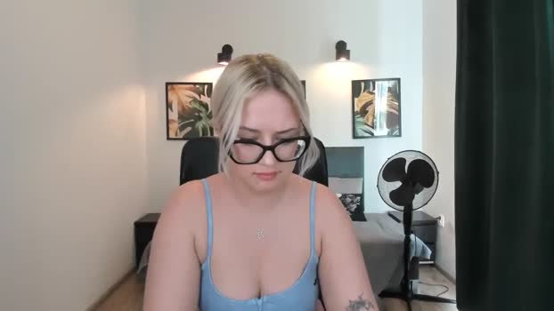 Stella_L MyFreeCams Female 21-04-2025