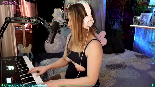 xaevynne kiss Webcam SHOW @ Chaturbate 12-05-2025