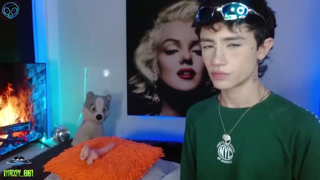 maxiy_001 fingering Webcam SHOW @ Chaturbate 17-06-2025