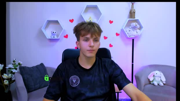 travis_wolf_ 20-08-2025 video show