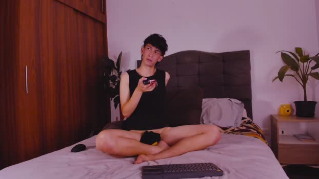 2gays_1straight 23-08-2025 video ass