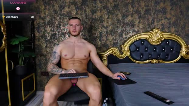 aronfit1 23-08-2025 video kissing