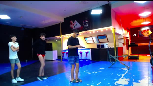 frotloops 15-09-2025 video striptease