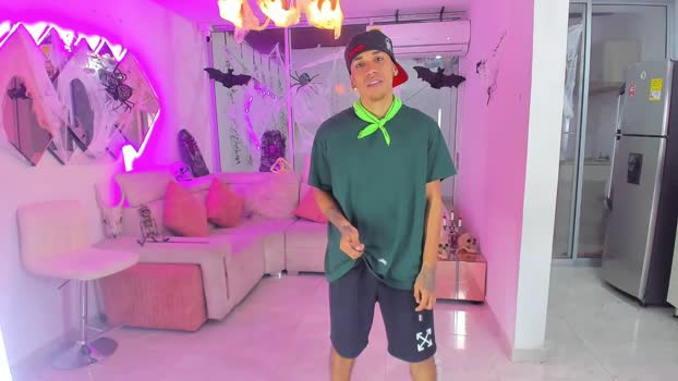 boysdeluxemilitary 09-10-2025 video kiss