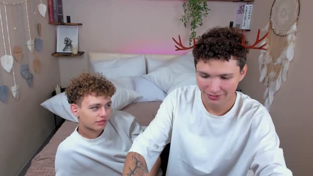 nathan_curl 23-10-2025 video Webcam