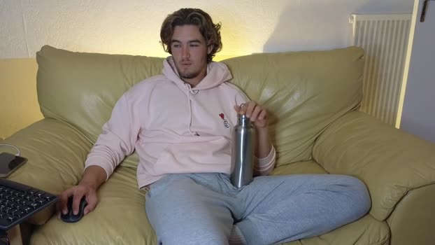 alex83530 25-10-2025 video kissing