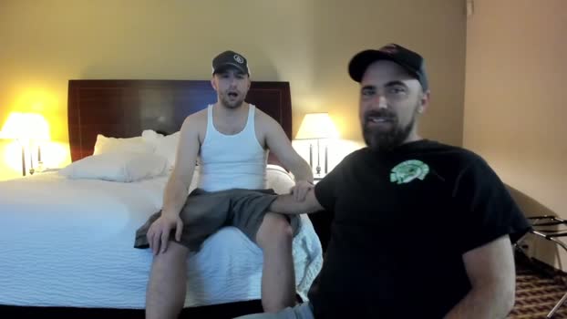 hardworkertn 15-11-2025 video kissing