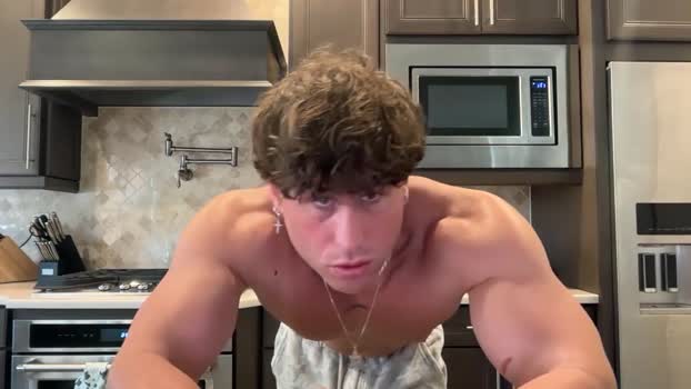 hungkingg22 18-11-2025 video suckcock