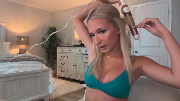 roxyrain2736 Chaturbate Female 25-11-2025