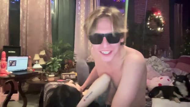 gavinnumbers 15-12-2025 video kissing