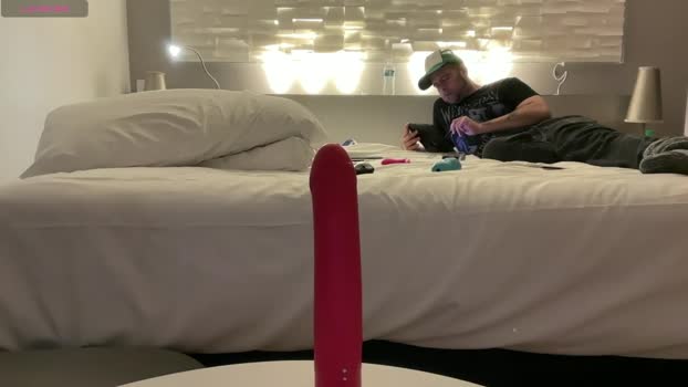 pantslesstraveler_plt 08-01-2026 video naked