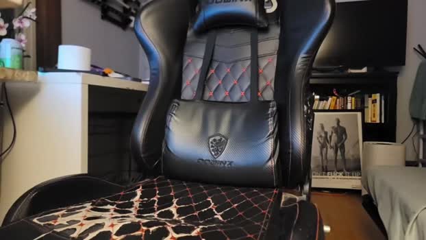 largerwilliam 18-01-2026 video kiss