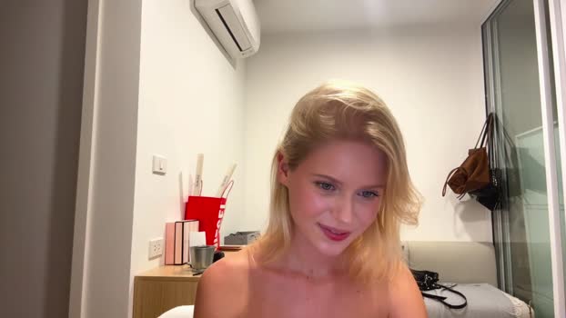 laraineprada Chaturbate Female 19-01-2026