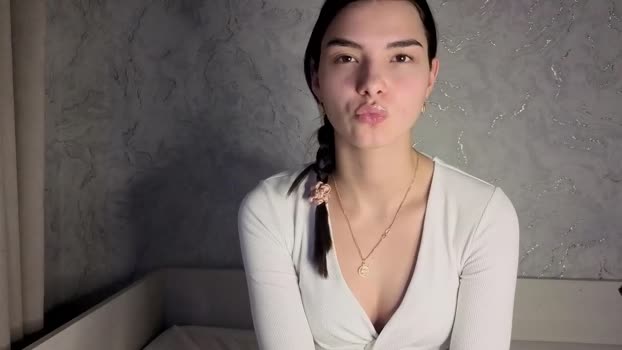 lauraback Chaturbate Female 23-01-2026