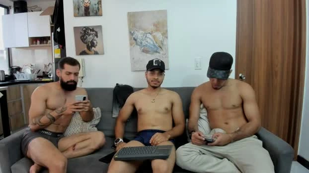 straight__friends 15-06-2026 Male Recording - kissing big