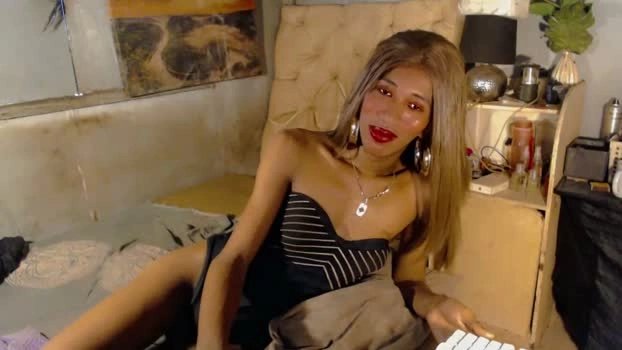 hugecock_caramel 25-07-2026 Trans Recording - Topless skinny