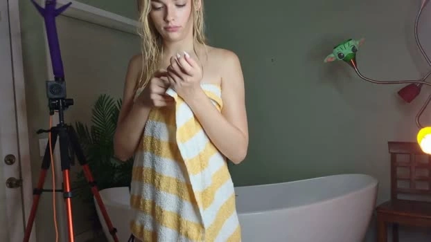 ellalowe 10-08-2026 Wet pussy orgasm kiss Recording