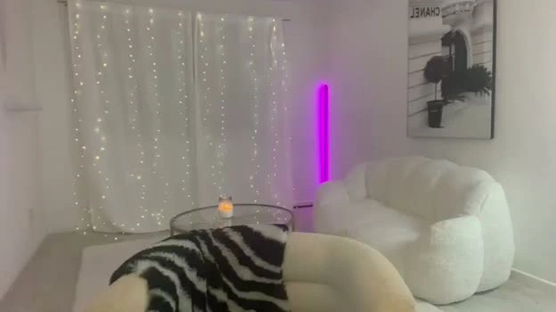 alinaluxx 06-09-2026 toy Show fingers kiss Recording