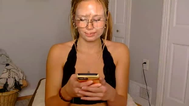 soleilparker 19-09-2026 fuckher boobs fuckpussy fingers Recording
