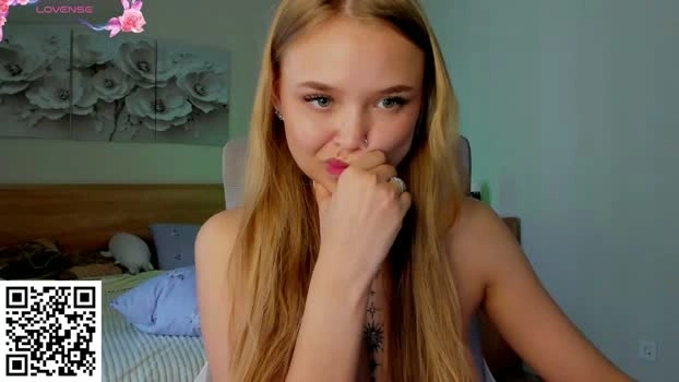 flooora_0 25-09-2026 sexyfeet Download kiss deep Recording